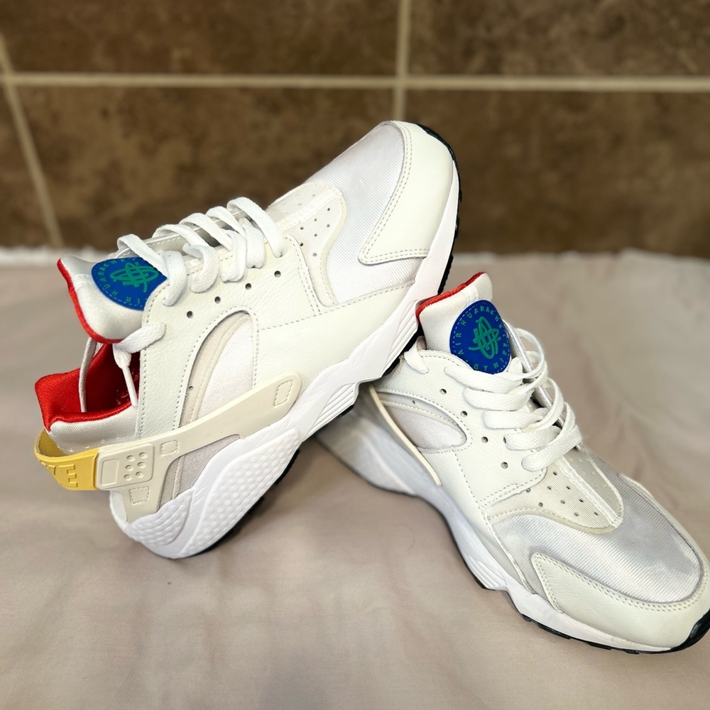 Nike Air Huarache - Women’s size 10